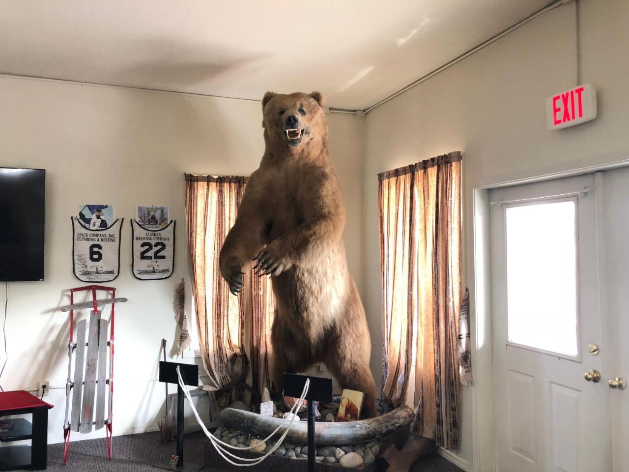 The Golden Bear Motel Tok Dış mekan fotoğraf